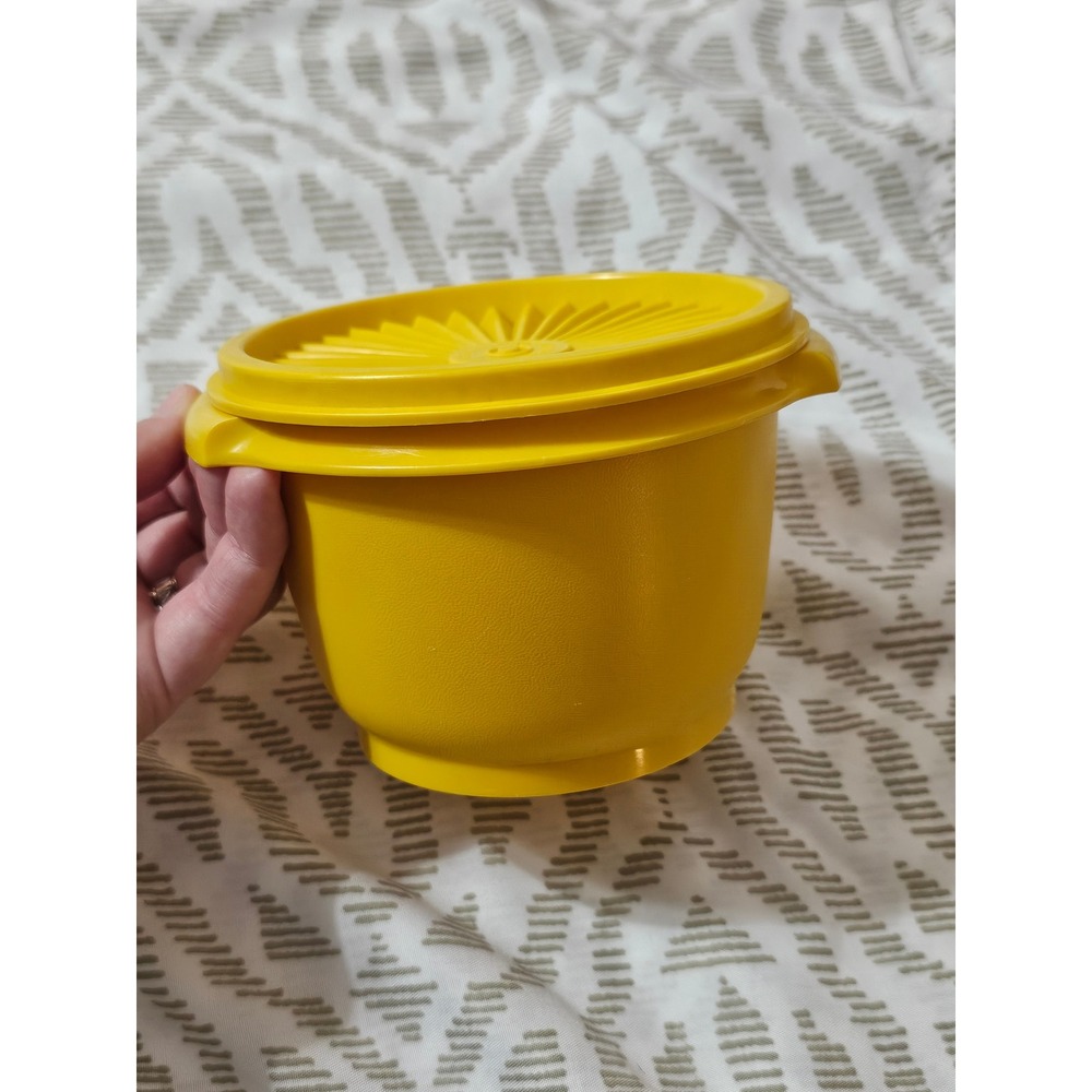 Vintage Tupperware Yellow Servalier Bowl with Sunburst Lid 886-5 Made in USA